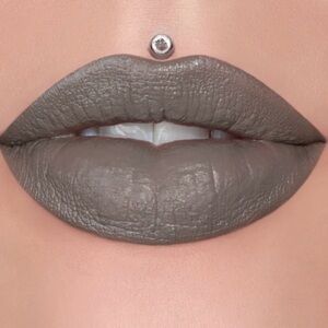 320–NEW Jeffree Star Cosmetics Velvet Trap Lipstick—GRAVE DIGGER—New in Box